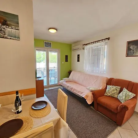 Signet Mit Privatem Balkon By Interhome * Novi Vinodolski