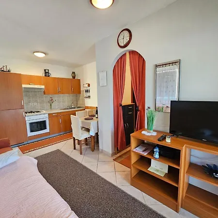 Signet Mit Privatem Balkon By Interhome * Novi Vinodolski