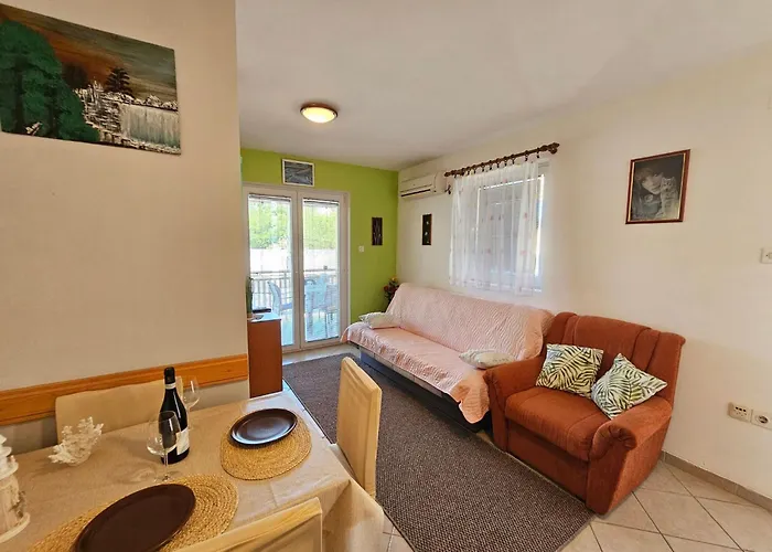 Signet Mit Privatem Balkon By Interhome * Novi Vinodolski